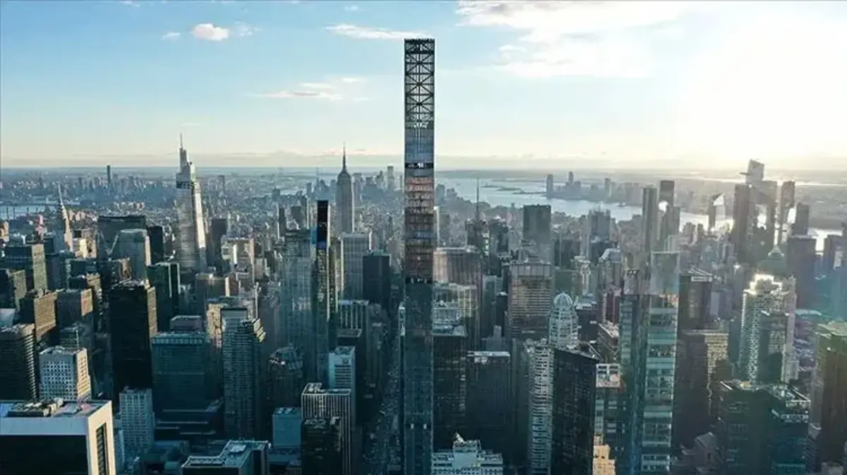 Manhattan'daki bir gökdelende taşıyıcı kolonlar eğildi, bölge tahliye edildi