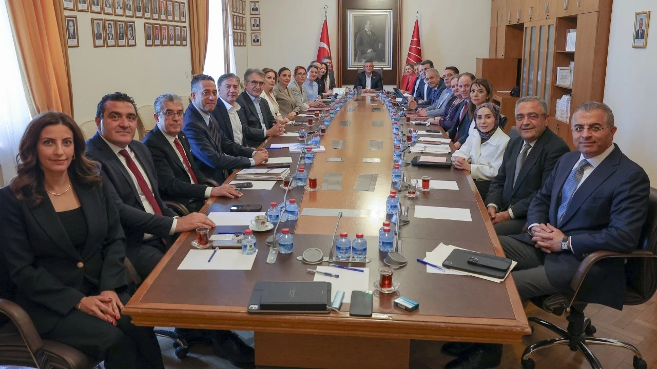 Yeni partinin ismini sadece 2 kişi biliyor
