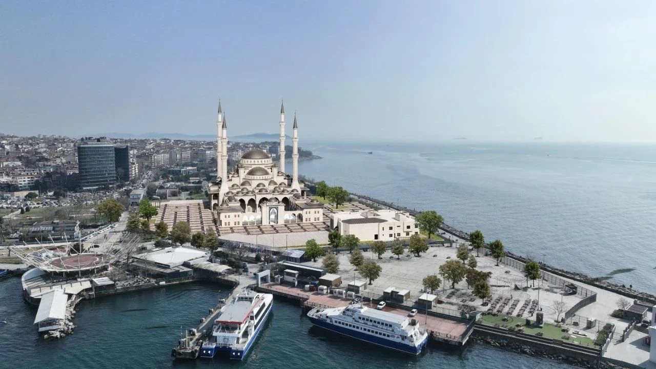 CHP karşı çıkmıştı! Kadıköy rıhtıma inşa edilecek büyük caminin son hali ilk kez SuperHaber'de...