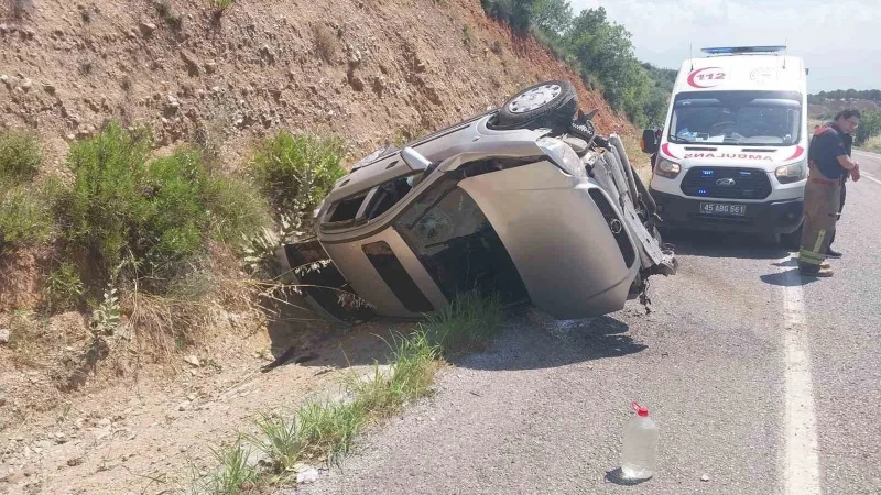 Kontrolden çıkan otomobil takla atıp ters döndü: Biri çocuk iki yaralı