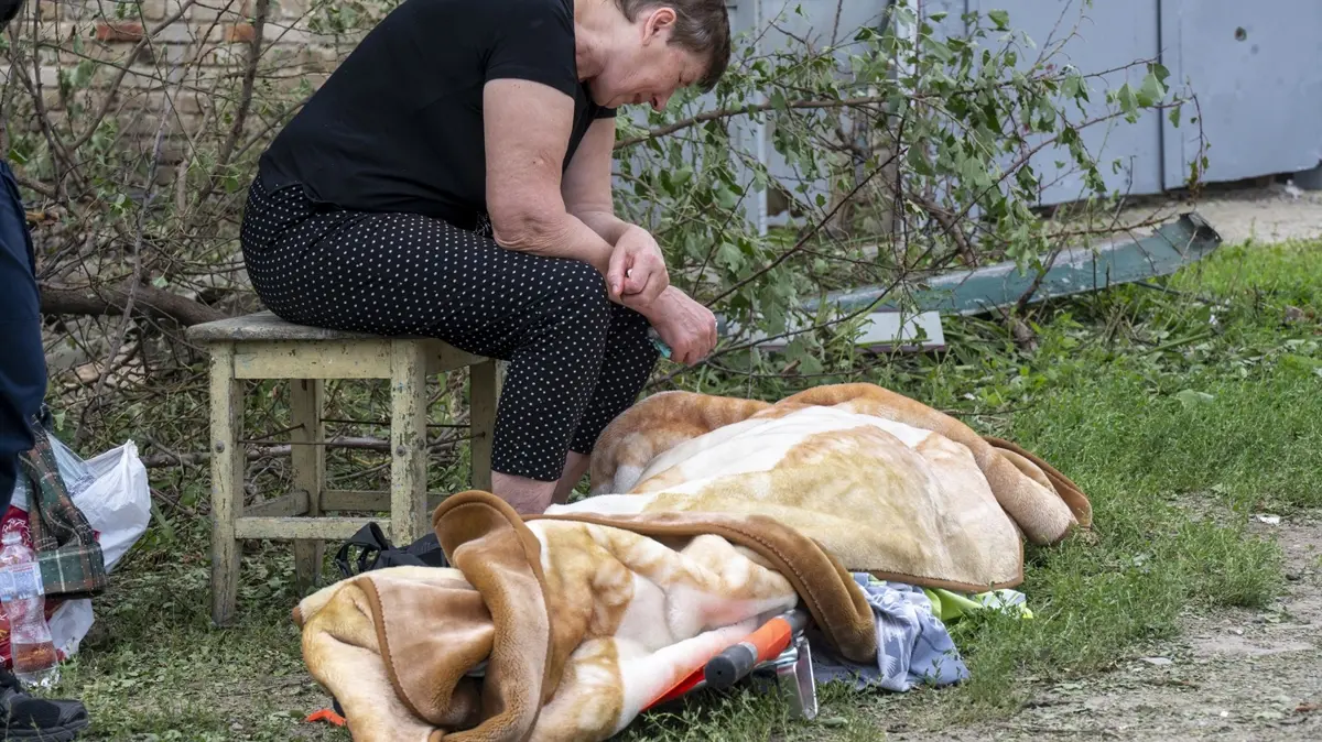 Rusya Harkiv'de yerleşim yerini vurdu: Ölü ve yaralılar var
