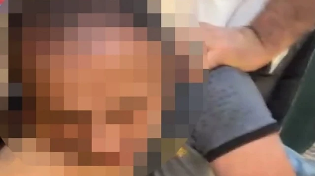 Eyüpsultan'da tramvayda 17 yaşındaki kızı taciz ettiği iddia edilen şahıs darbedilip polise teslim edildi