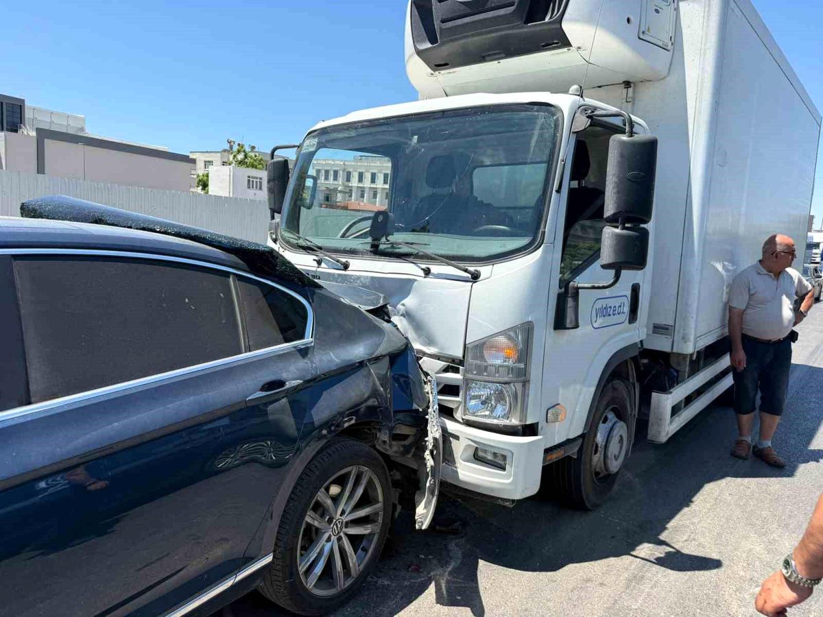 Antalya'da 3 araçlı zincirleme kaza: 2 yaralı
