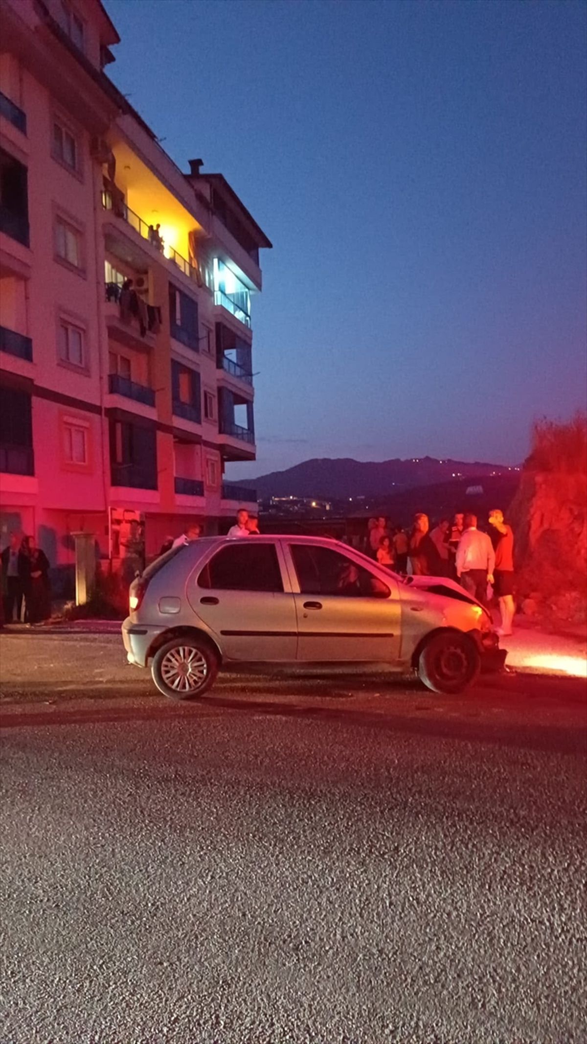 Alanya'da otomobil ile kamyonetin çarpıştığı kazada 2 kişi yaralandı