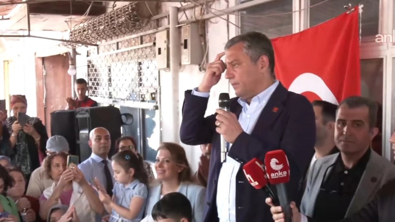 Özgür Özel Burdur'da: Gerekirse portakal kasasını çevirir, üstüne çıkar, milletle buluşuruz!