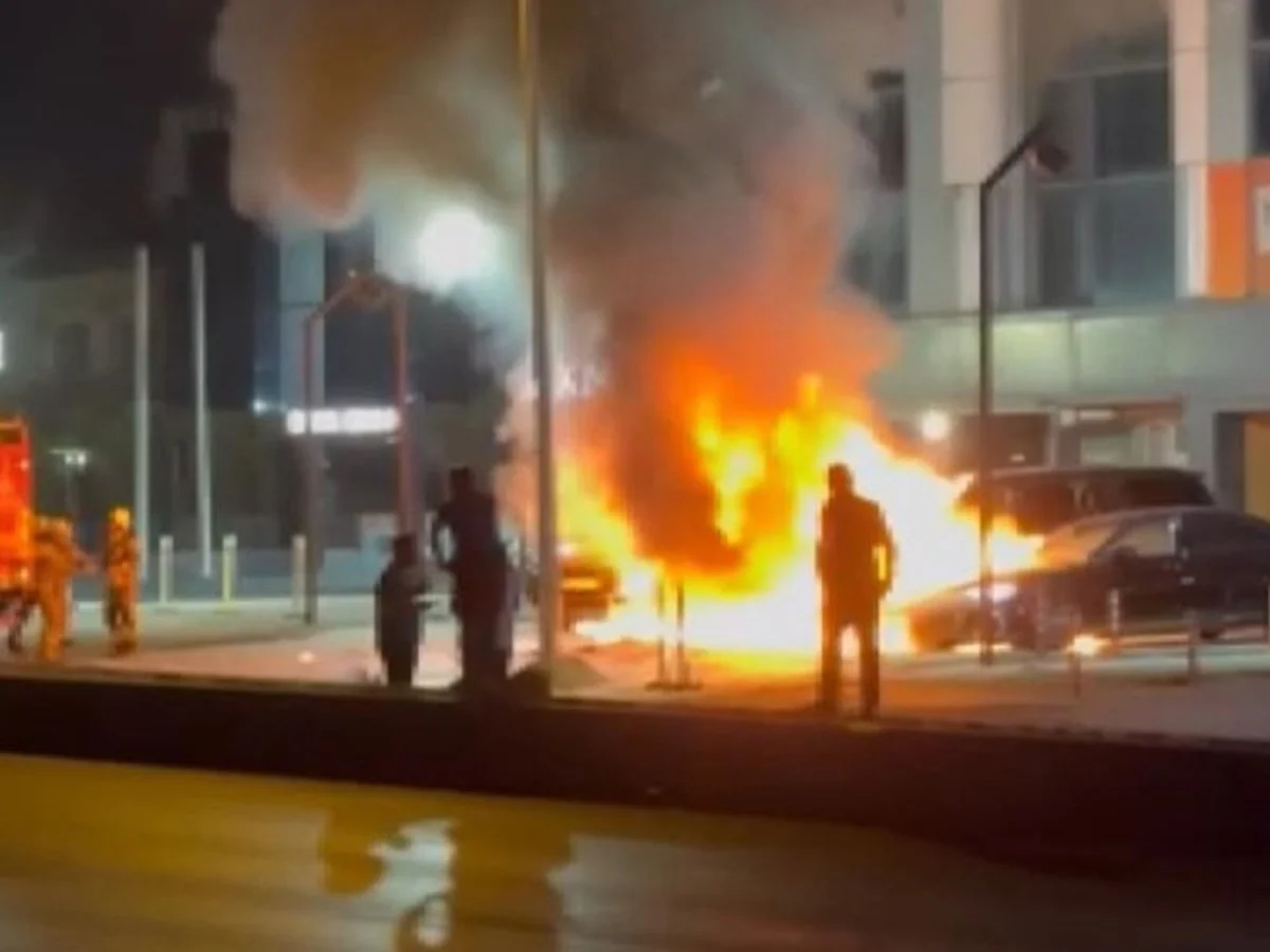 Bakırköy'de lüks araç yangınıyla ilgili 5 gözaltı