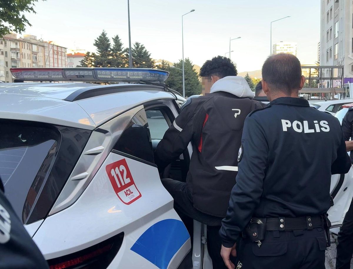 Polis ekipleri kız arkadaşına zarar vereceği iddia edilen şahsı yakaladı