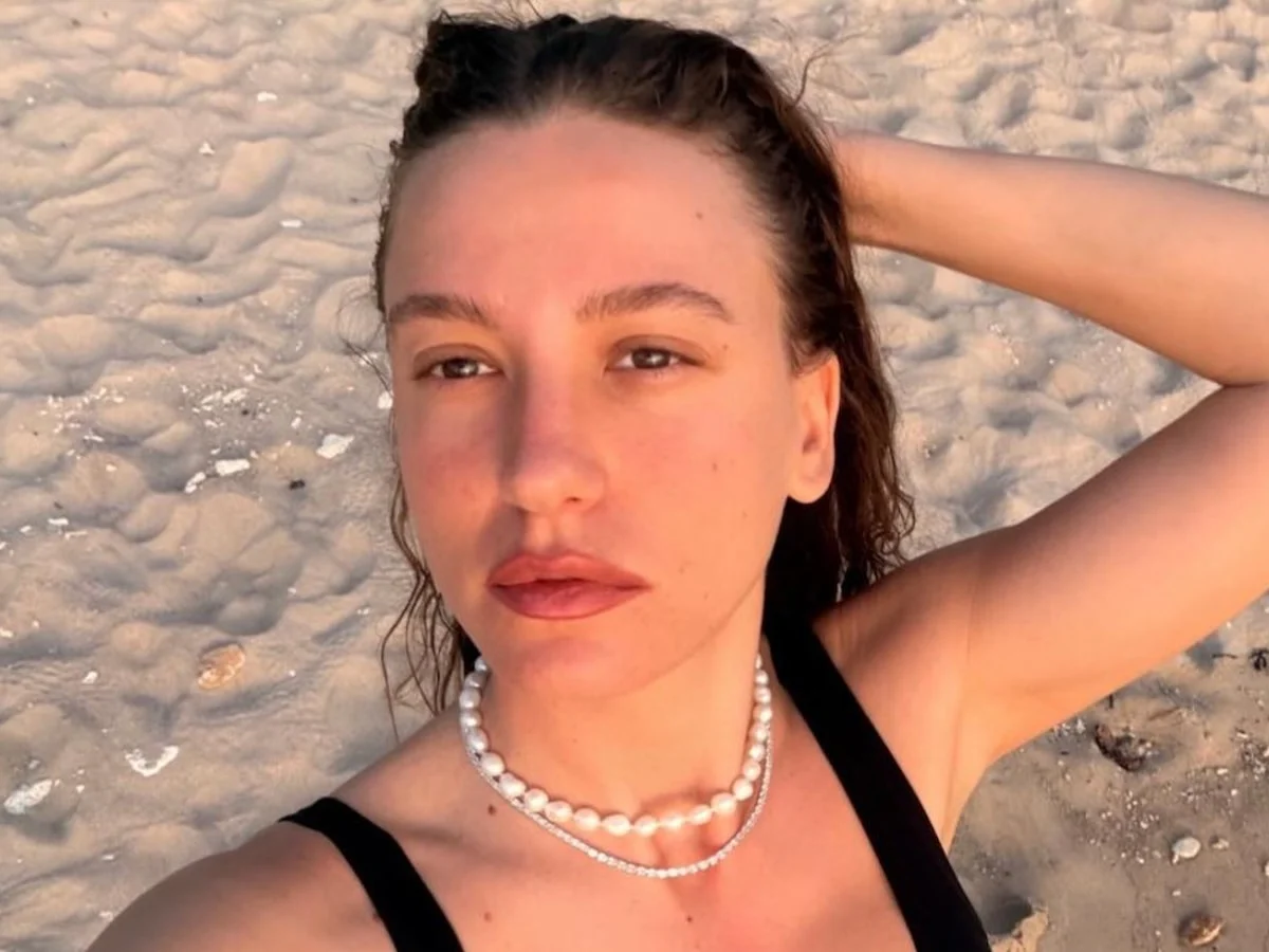 Serenay Sarıkaya sezonu açtı! Anne-kız tatile çıktılar