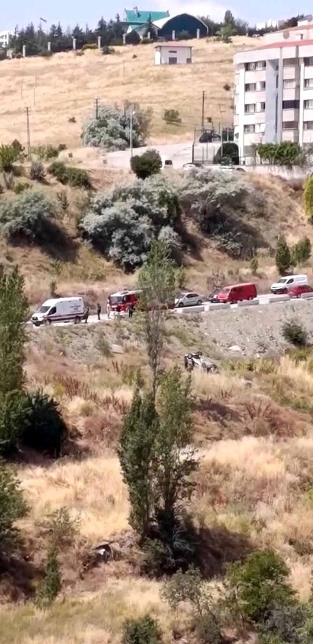Şarampole yuvarlanan otomobilin sürücüsü yaralandı
