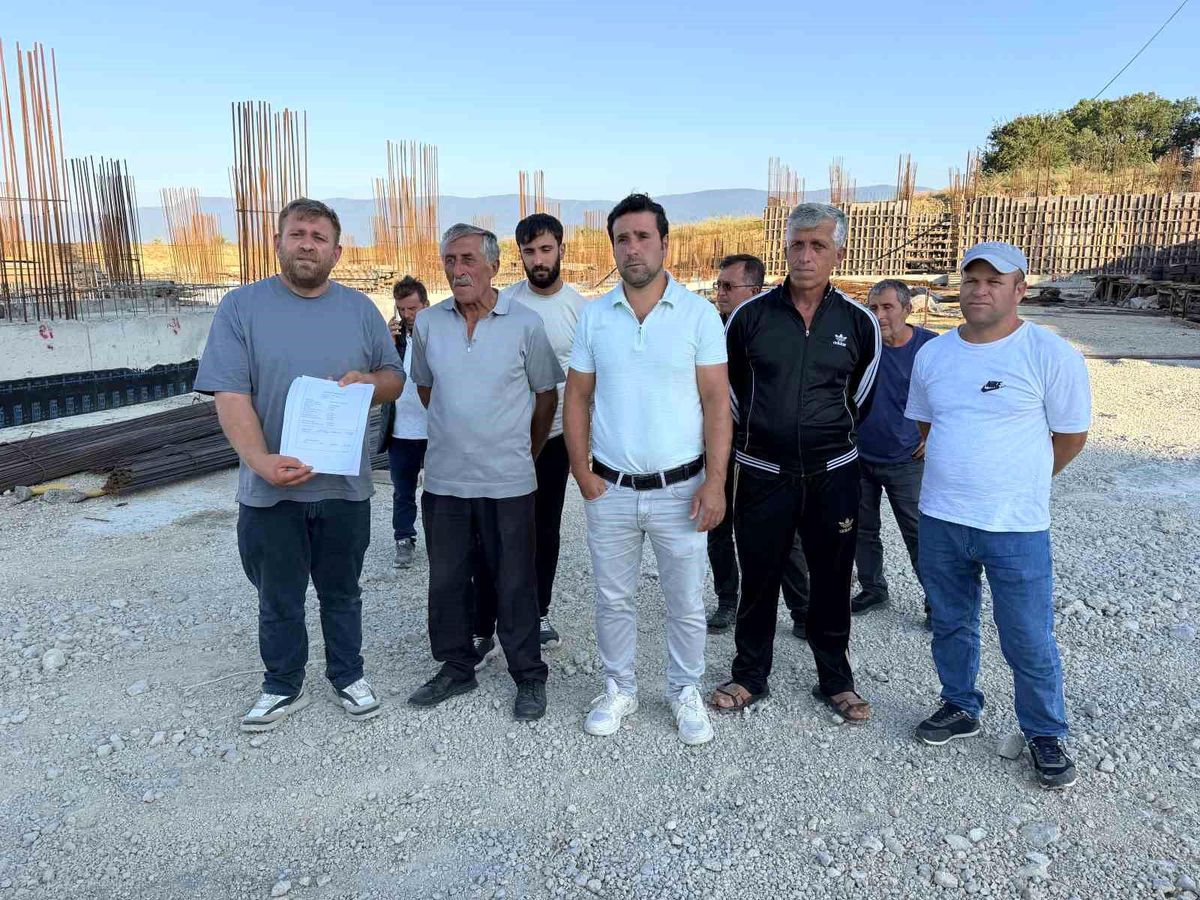 Bolu'da üniversite inşaatında maaşlarını alamayan işçiler 2 haftada 4 kez vince çıktı: "20 gündür yemek ve su yok"