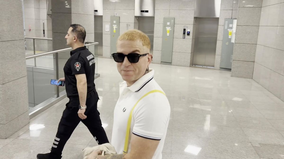 Ahbap Derneği soruşturması: Gökhan Özoğuz ifade için adliyeye geldi