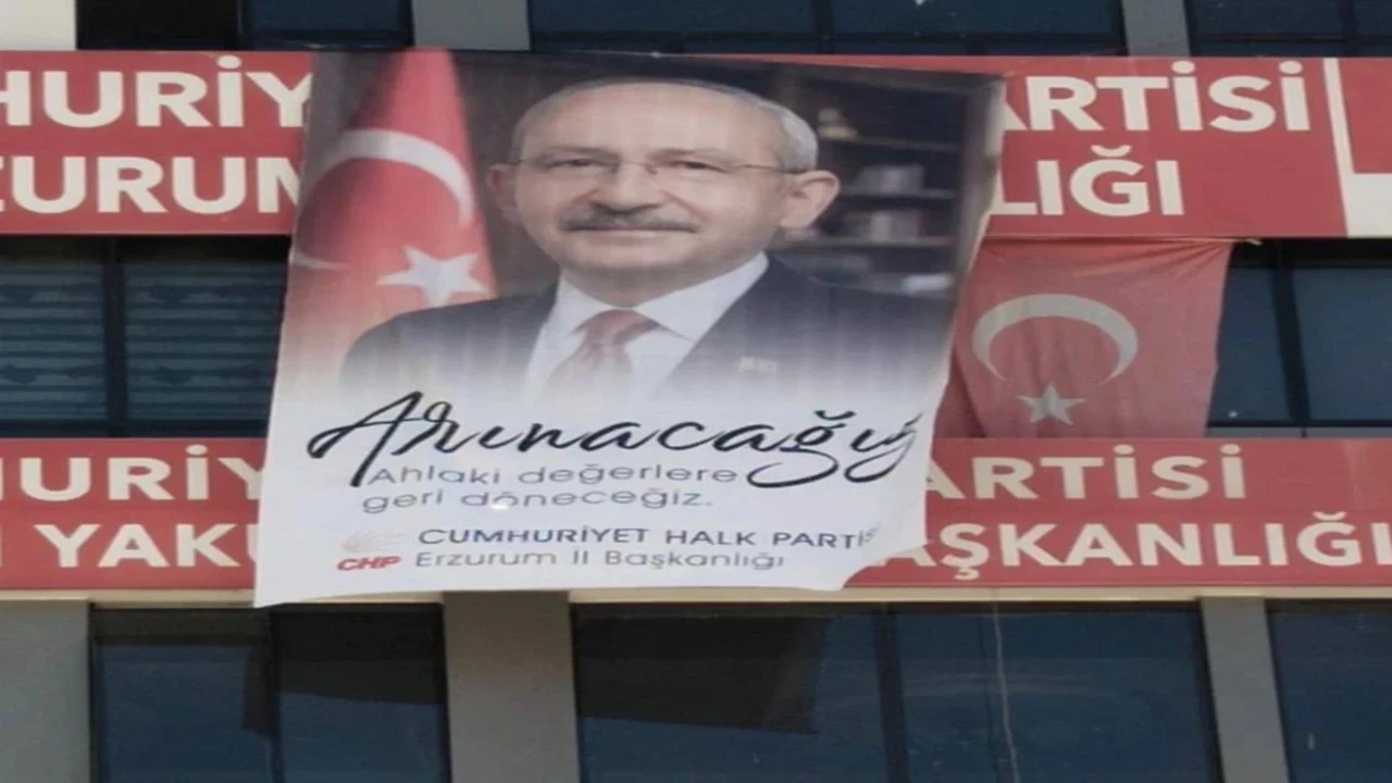 CHP Erzurum’da dikkat çeken devir teslim: Kılıçdaroğlu fotoğrafı asıldı, “Arınacağız” pankartı