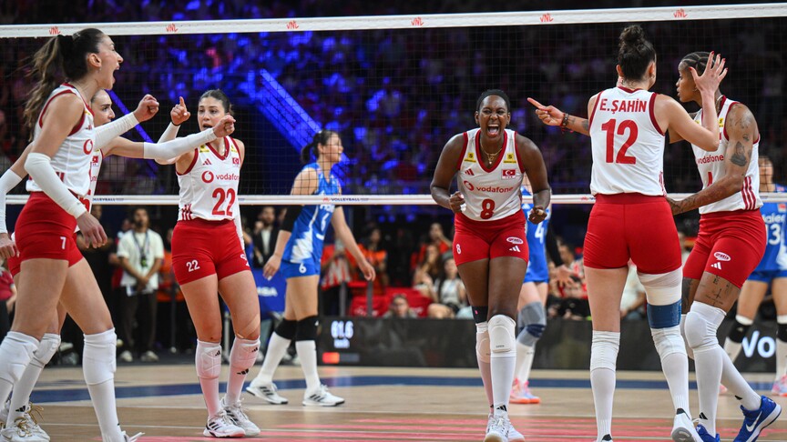 A Milli Kadın Voleybol Takımı, Çin'i 3-2 yendi