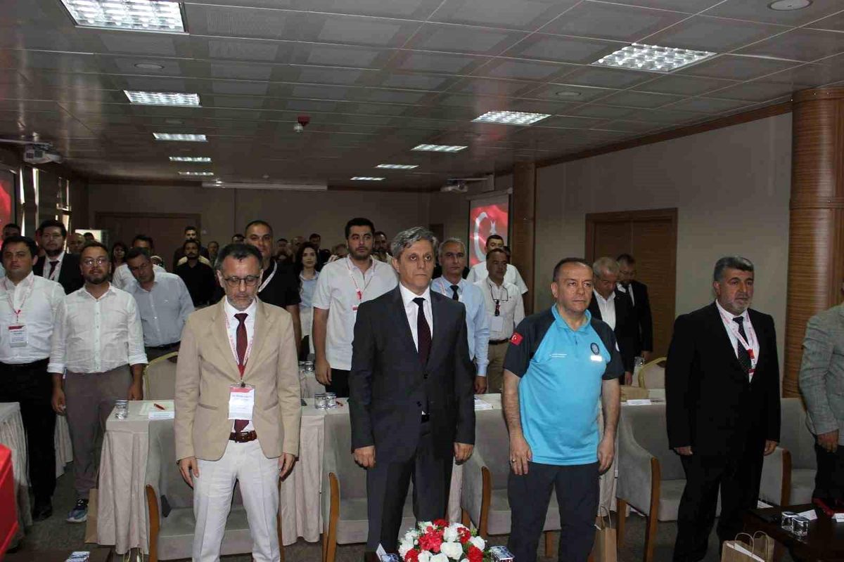 Beş ilin sağlık müdürü Zonguldak'ta acil sevk zinciri için toplandı