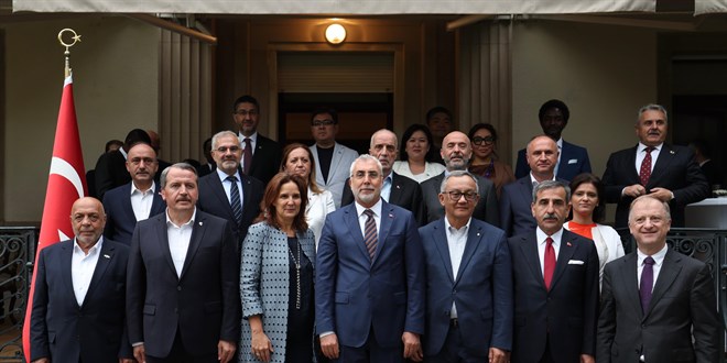 Bakan Işıkhan, işçi, işveren ve memur temsilcileriyle Cenevre'de bir araya geldi
