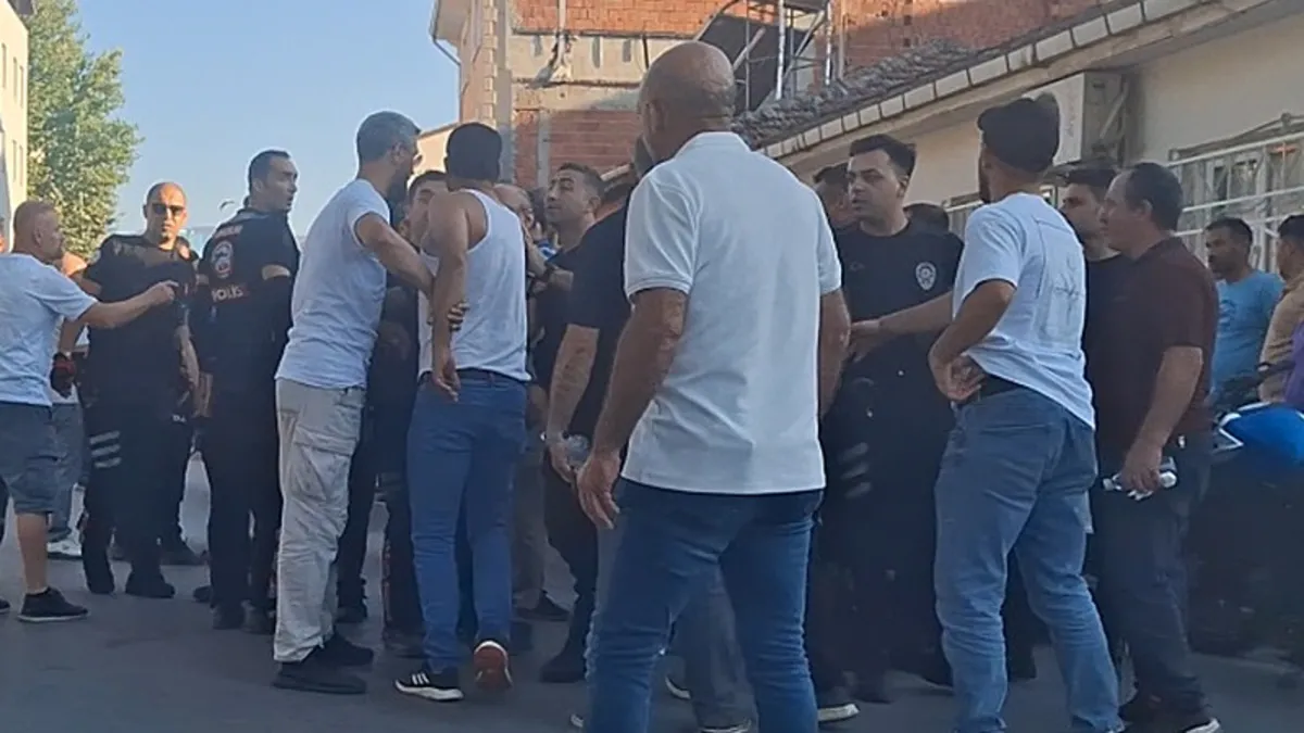 Bursa’da mahalleli arasında bıçaklı ‘park kavgası’: 3 kişi yaralandı!