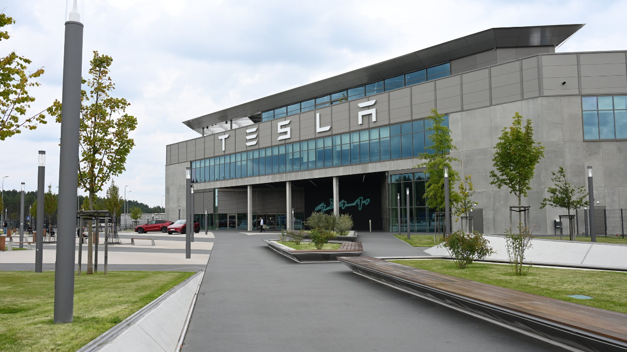 Tesla’nın kârı beklentilerin altında kaldı: Hisseler mesai sonrası işlemlerde düştü