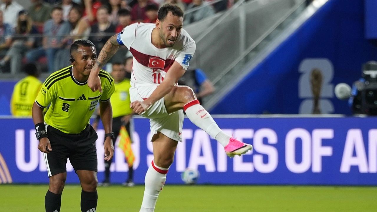 Hakan Çalhanoğlu: Kendimizle gurur duymalıyız