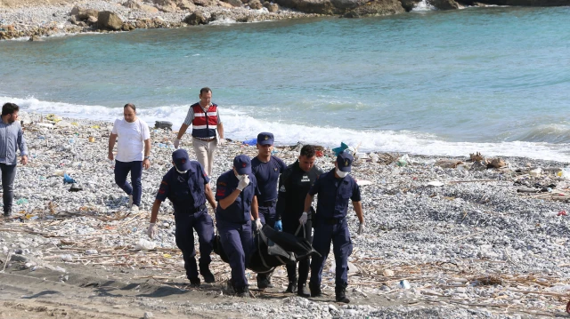 İskenderun'da denizden erkek cesedi çıkartıldı