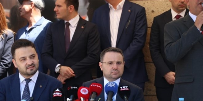 Bakan Gürlek'ten seçimler için sahaya indi. İki müjde verdi