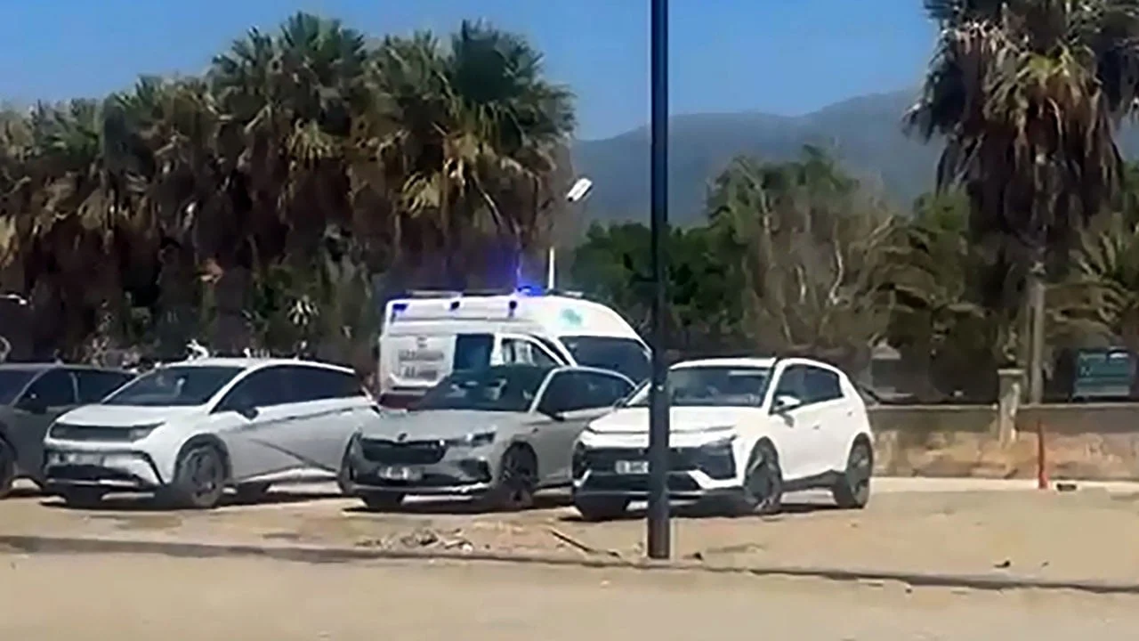 Denizde can pazarı! 81 yaşındaki adam hastaneye kaldırıldı