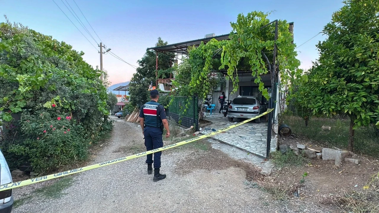 Bahçe kapısının çıkarttığı ses nedeniyle komşular arasında kavga: Ölü ve yaralılar var