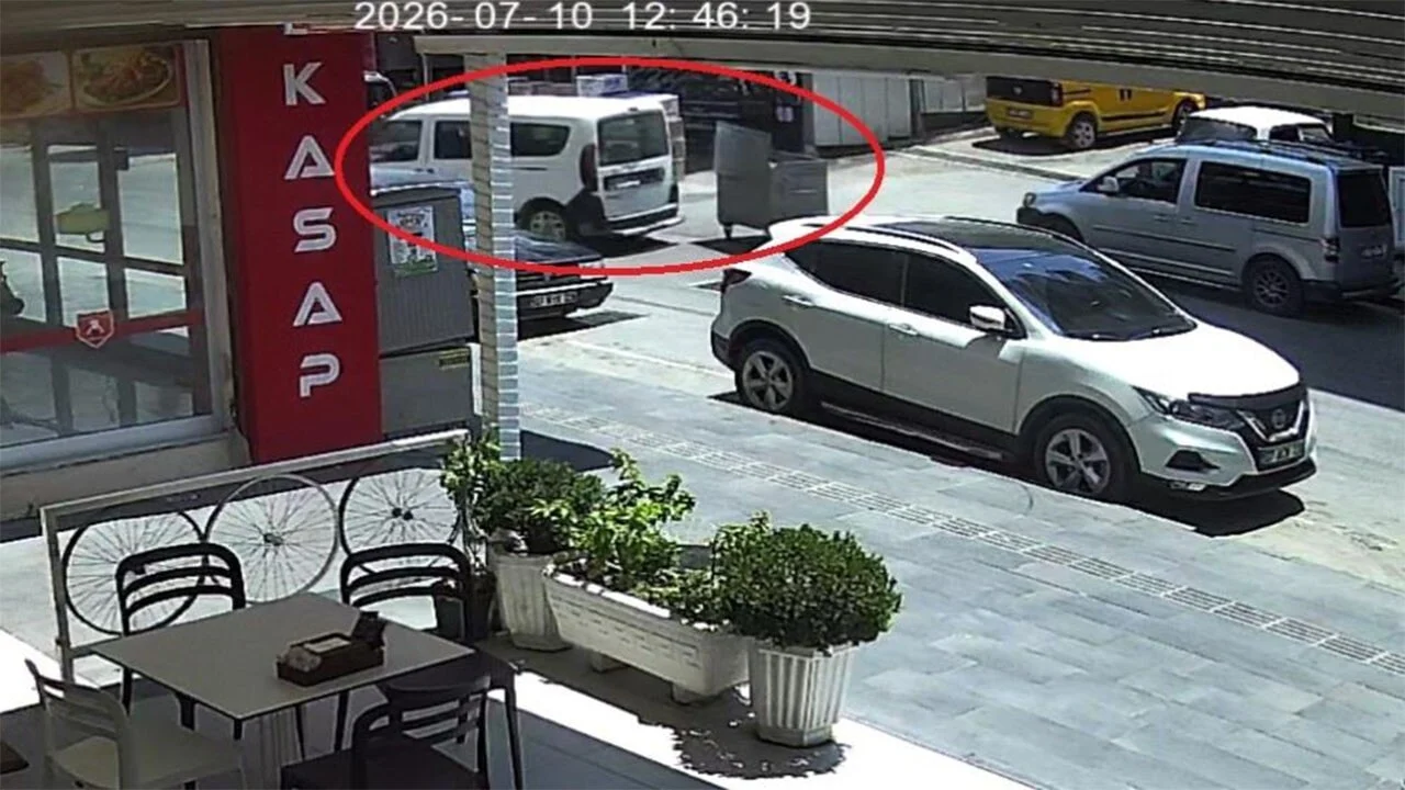 Çöp konteyneri trafiğe dalıp ortalığı birbirine kattı