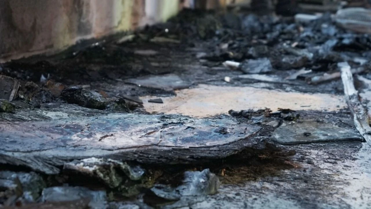 İsrailli yerleşimciler camileri ateşe verdi