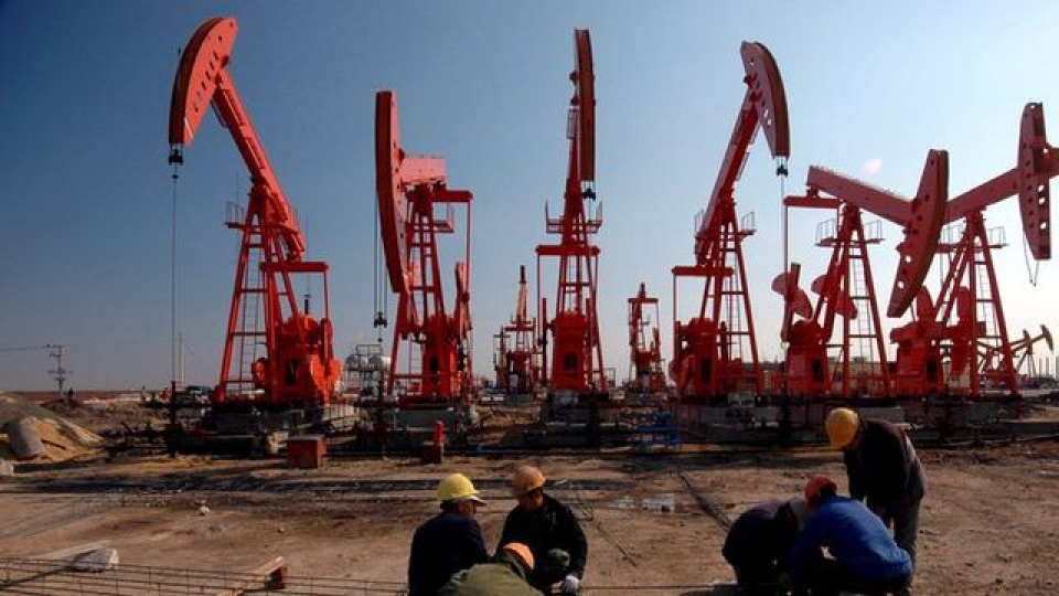 Petrol, arz endişelerinin hafiflemesiyle haftalık sert düşüşe hazırlanıyor