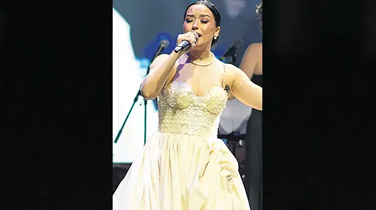 Sezen şarkıları söylendi