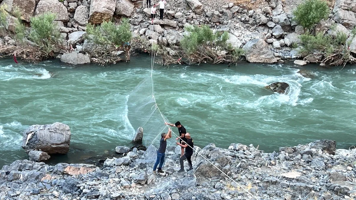 Habur Çayı'nda kaybolan Erkan'ı arama çalışmaları sınır ötesine taşındı