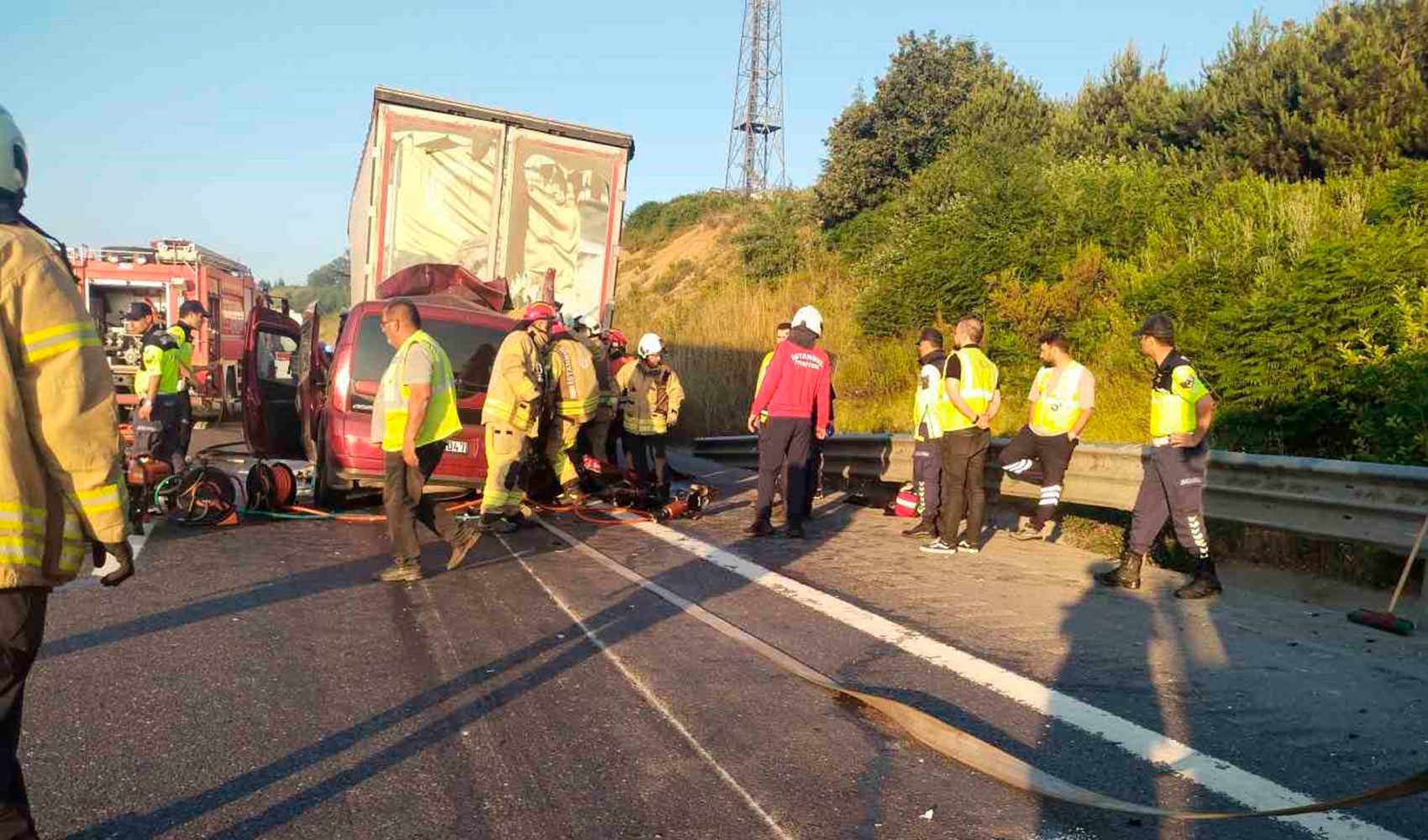 Kuzey Marmara Otoyolu’nda feci kaza: 1’i bebek 3 kişi hayatını kaybetti