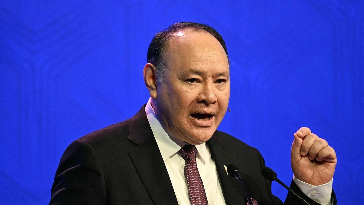 Çin, Filipinler Savunma Bakanı Teodoro’ya yaptırım uygulayacak