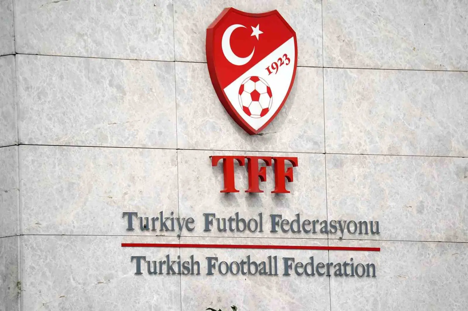 TFF açıkladı! O takım küme düşürüldü