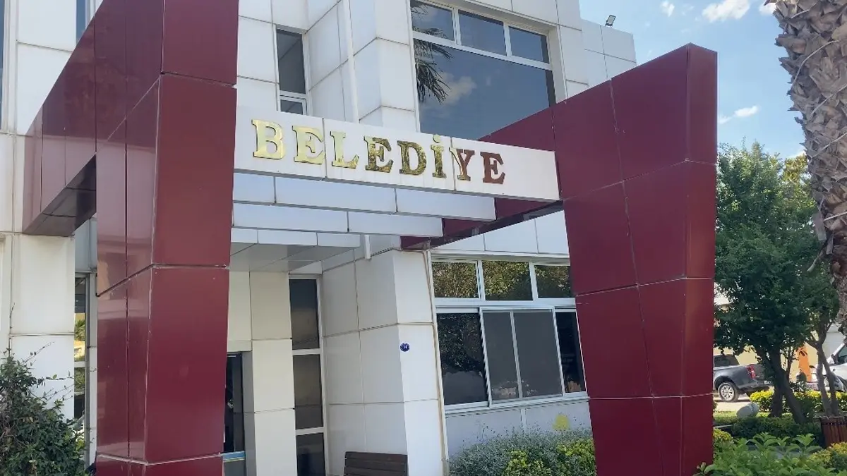 Seferihisar'da rüşvet operasyonu: Belediye Başkan Yardımcısı dahil 7 şüpheli adliyede