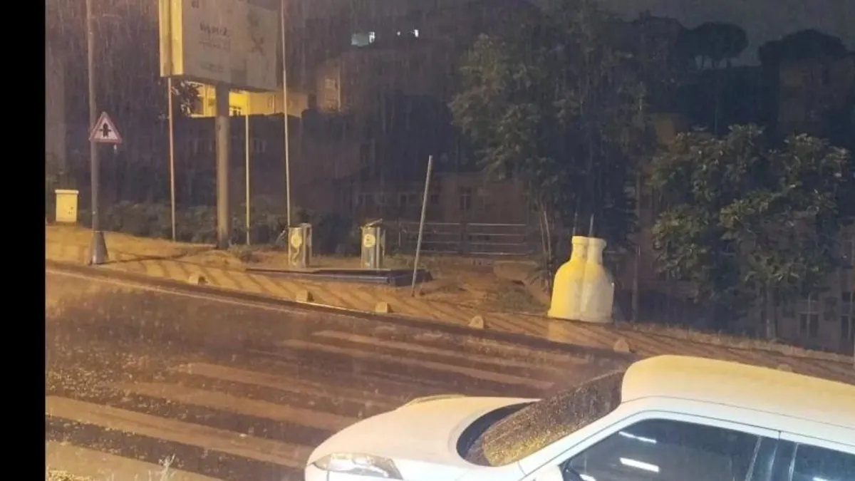 Meteoroloji uyarmıştı! İstanbul'da sağanak yağış etkili oluyor