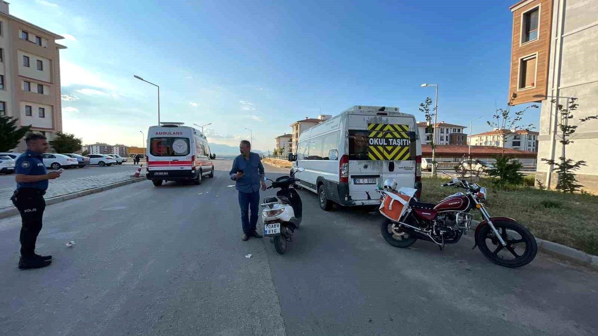 Karaman'da minibüse çarpan motosikletin sürücüsü yaralandı
