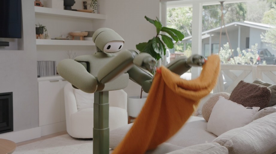 ABD'de yeni ev robotu tanıtıldı: Çamaşır katlıyor, yatak topluyor