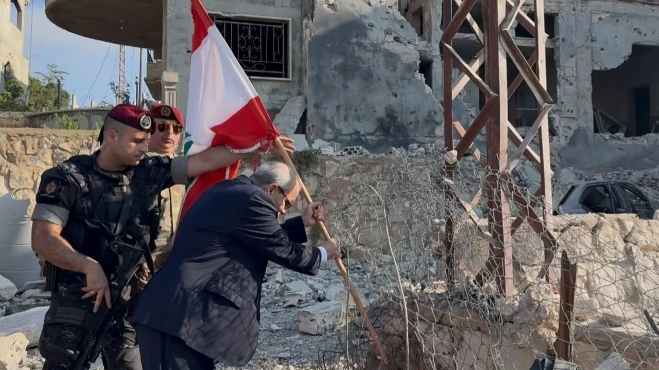Lübnanlı lider, İsrail'in çekildiği toprakları ziyaret etti