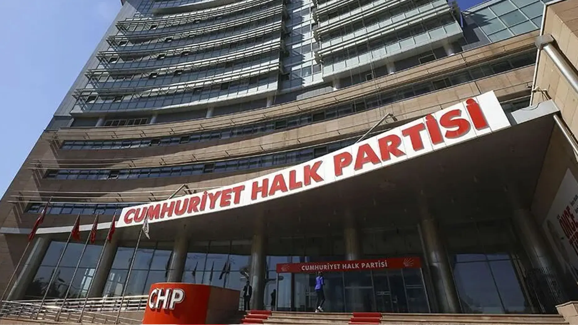 CHP'de tasfiye hız kazandı... 7 ilçe başkanı görevden alındı