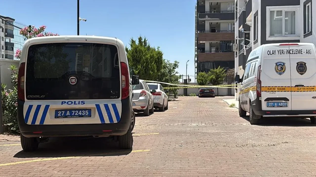 Gaziantep'te bir kadın 4 yaşındaki oğlunu kucağına alıp 8. kattan atladı