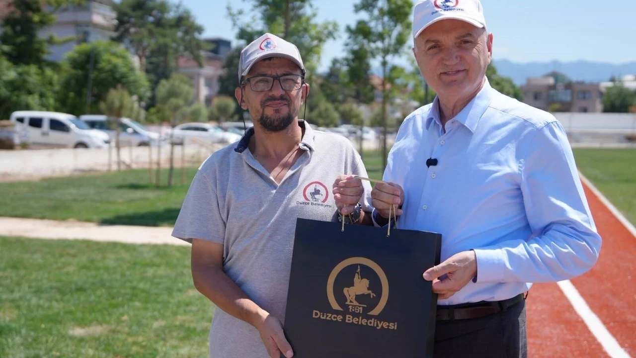 Milyonlarca liralık altını teslim etti, 1 maaş ikramiye verildi