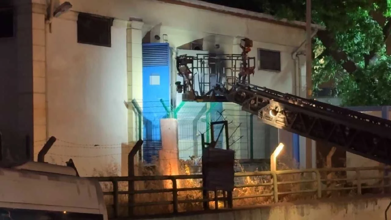 Bayrampaşa’da trafoda yangın çıktı: Tramvay seferleri aksadı