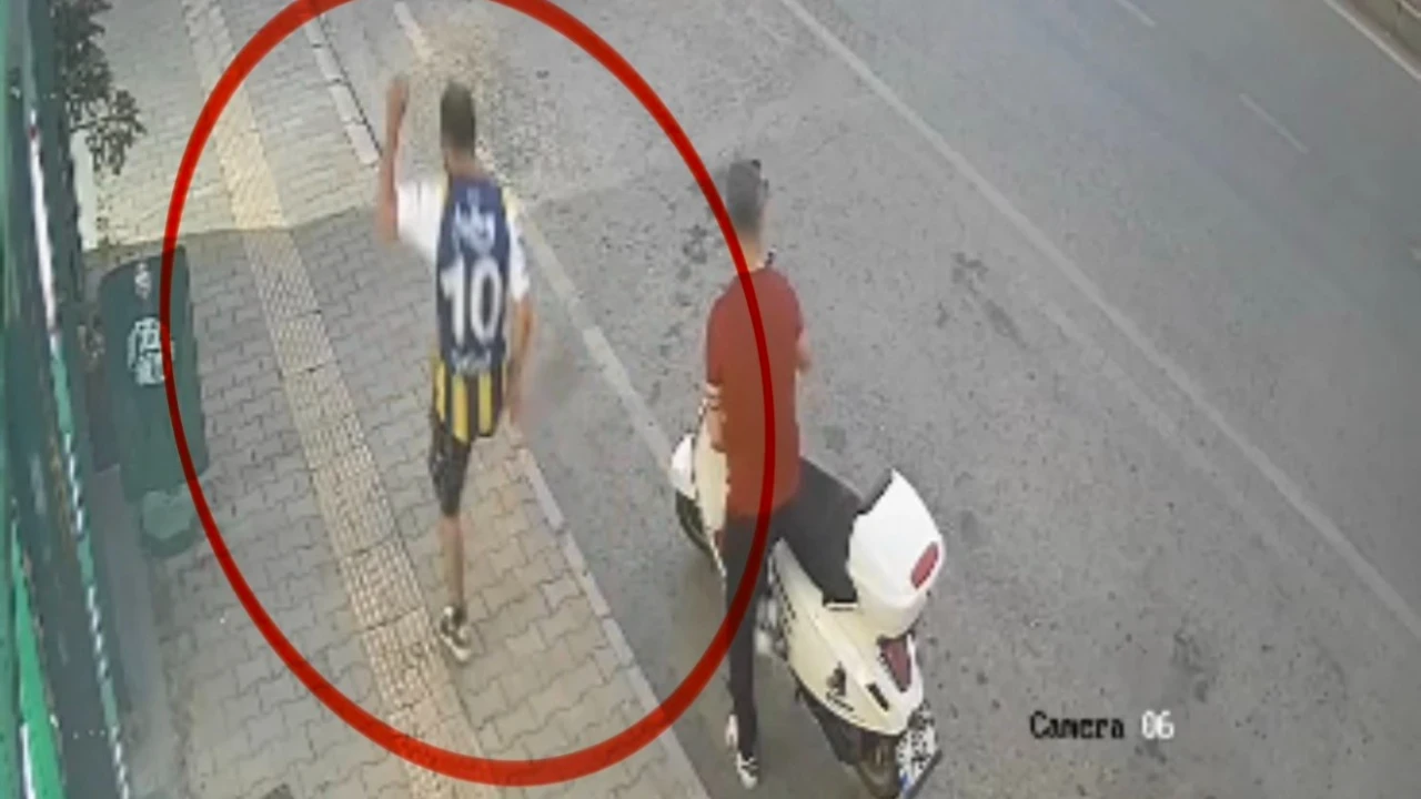 Esnafın sahiplendiği kediye tekme attı, o anlar kaydedildi