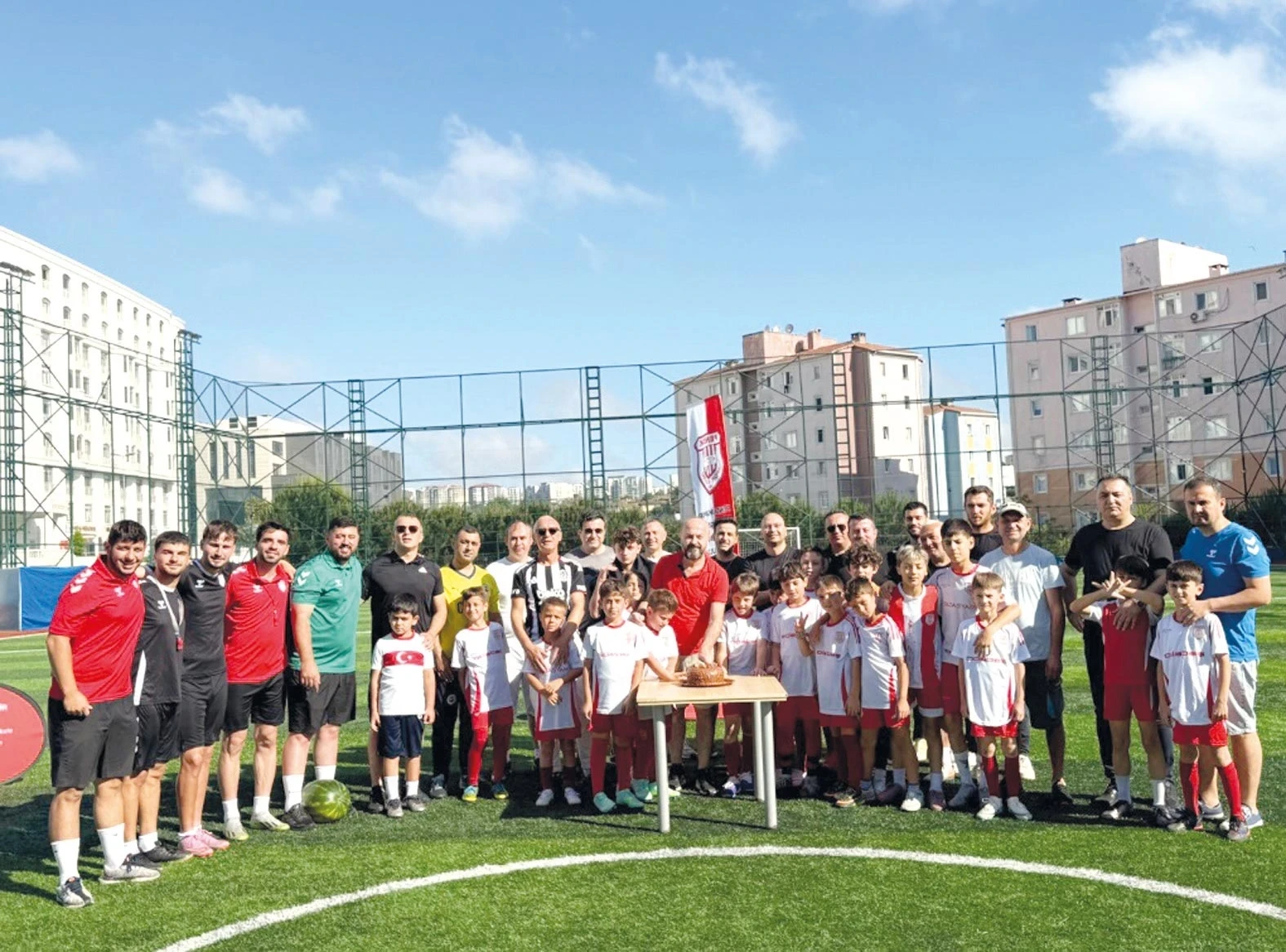 Babalar penaltı attı çocuklar tuttu