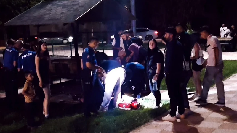 Parkta kanlı ve biber gazlı saldırı: 17 yaşındaki genç ağır yaralandı