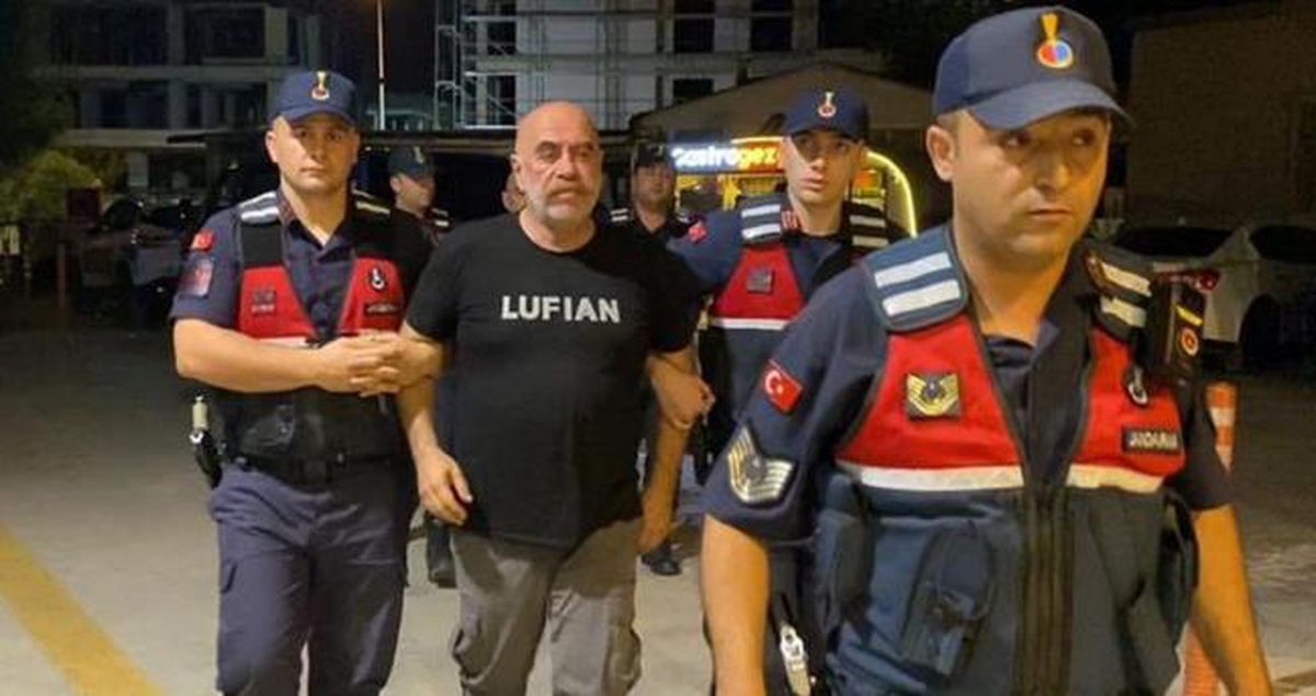 Ünlü yönetmen Ezel Akay gözaltına mı alındı, neden gözaltına alındı? Son dakika... Ezel Akay kimdir, filmleri, dizileri..