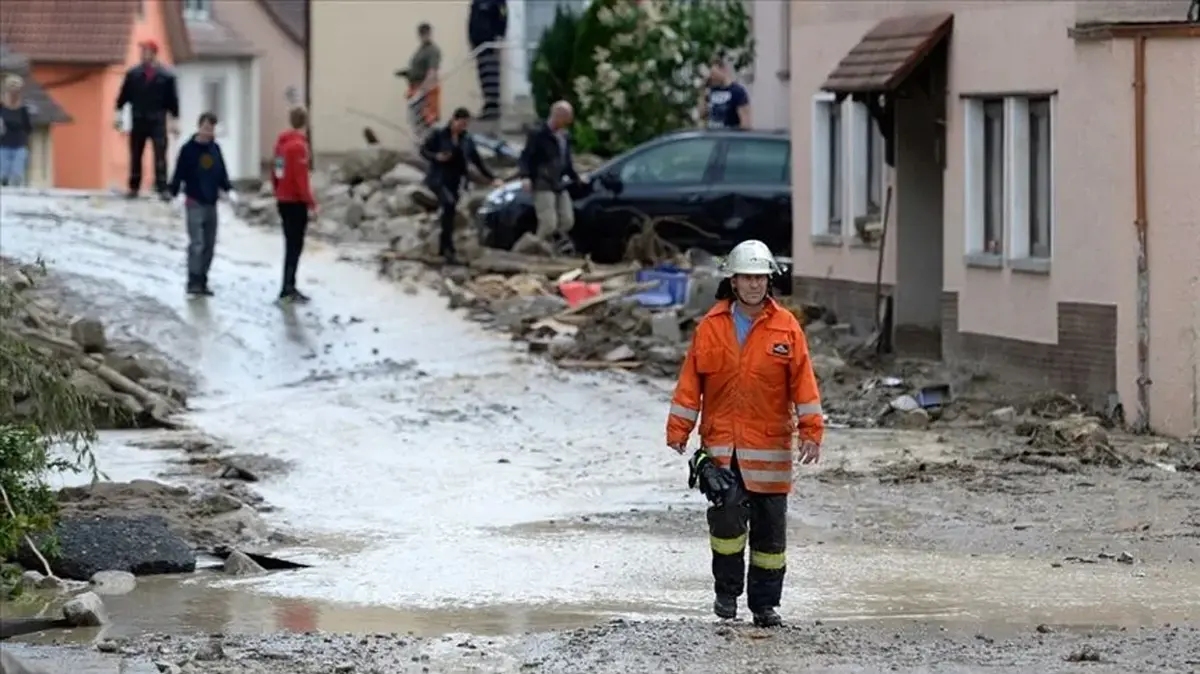 Almanya'da fırtına kabusu: 5 saatte tam 3 bin acil durum çağrısı yapıldı