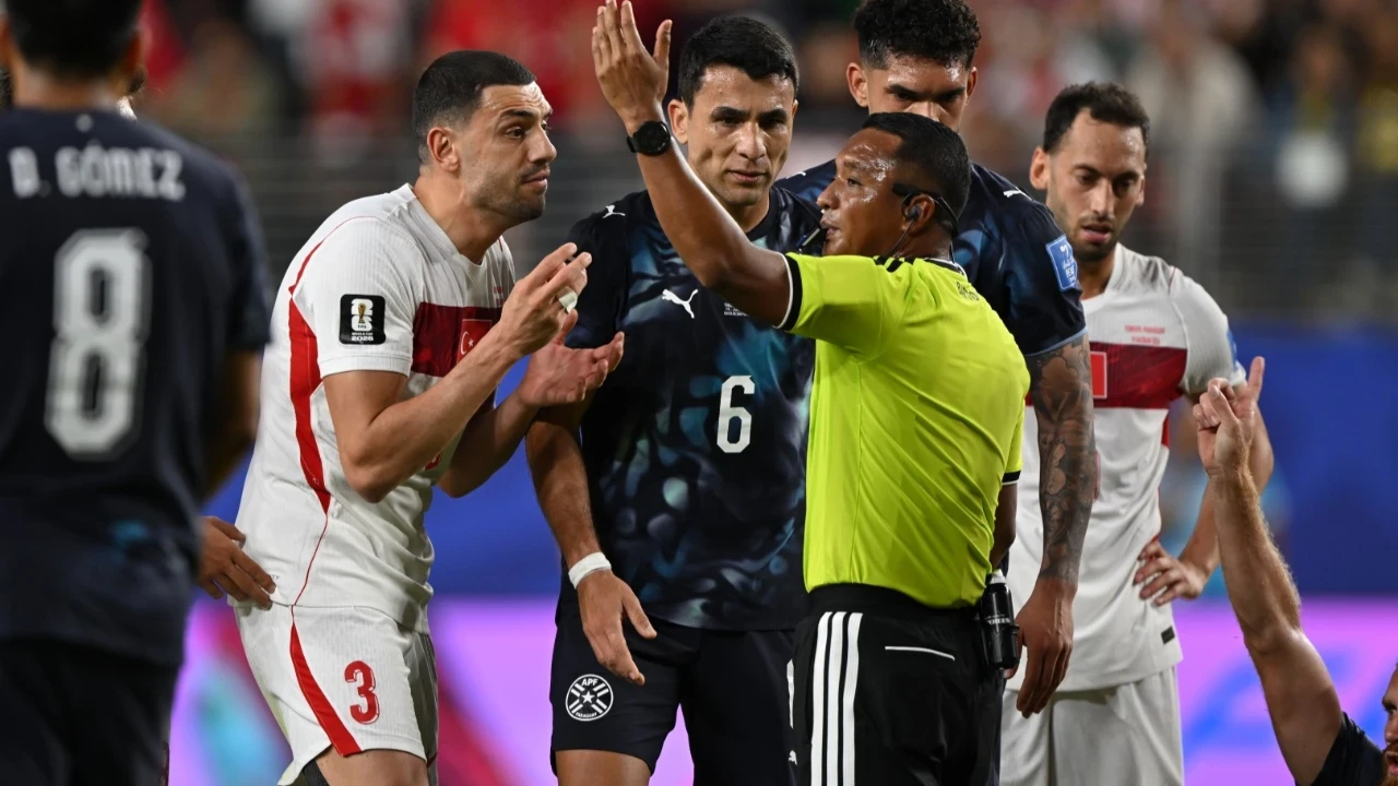 Merih Demiral açıkladı: 'Montella soyunma odasına girer girmez...'