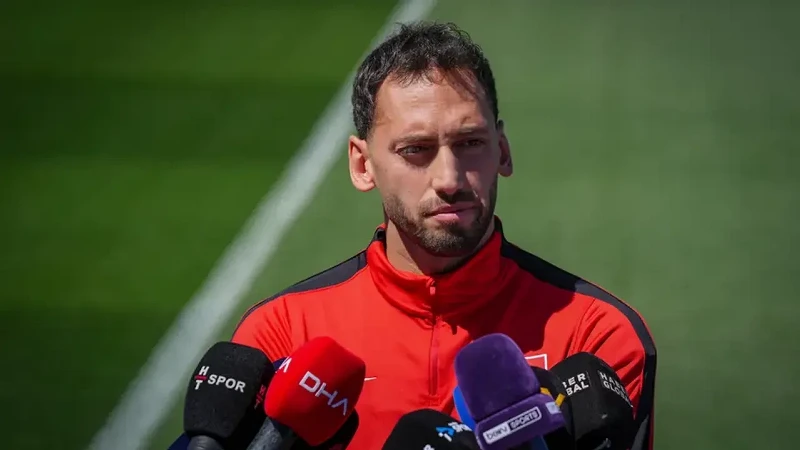 Hakan Çalhanoğlu’nu sinirlendiren soru: Avustralyalı gazeteciye böyle cevap verdi!